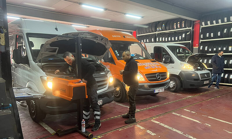 phares-auto-pneus-Forest-Bruxelles-garage
